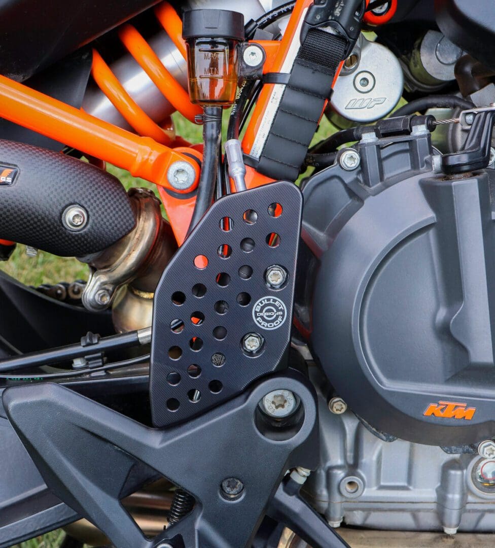 CNC Moto Rear Brake Fluid Reservoir Guard Cover Protect Pour KTM 1090 Adventure 